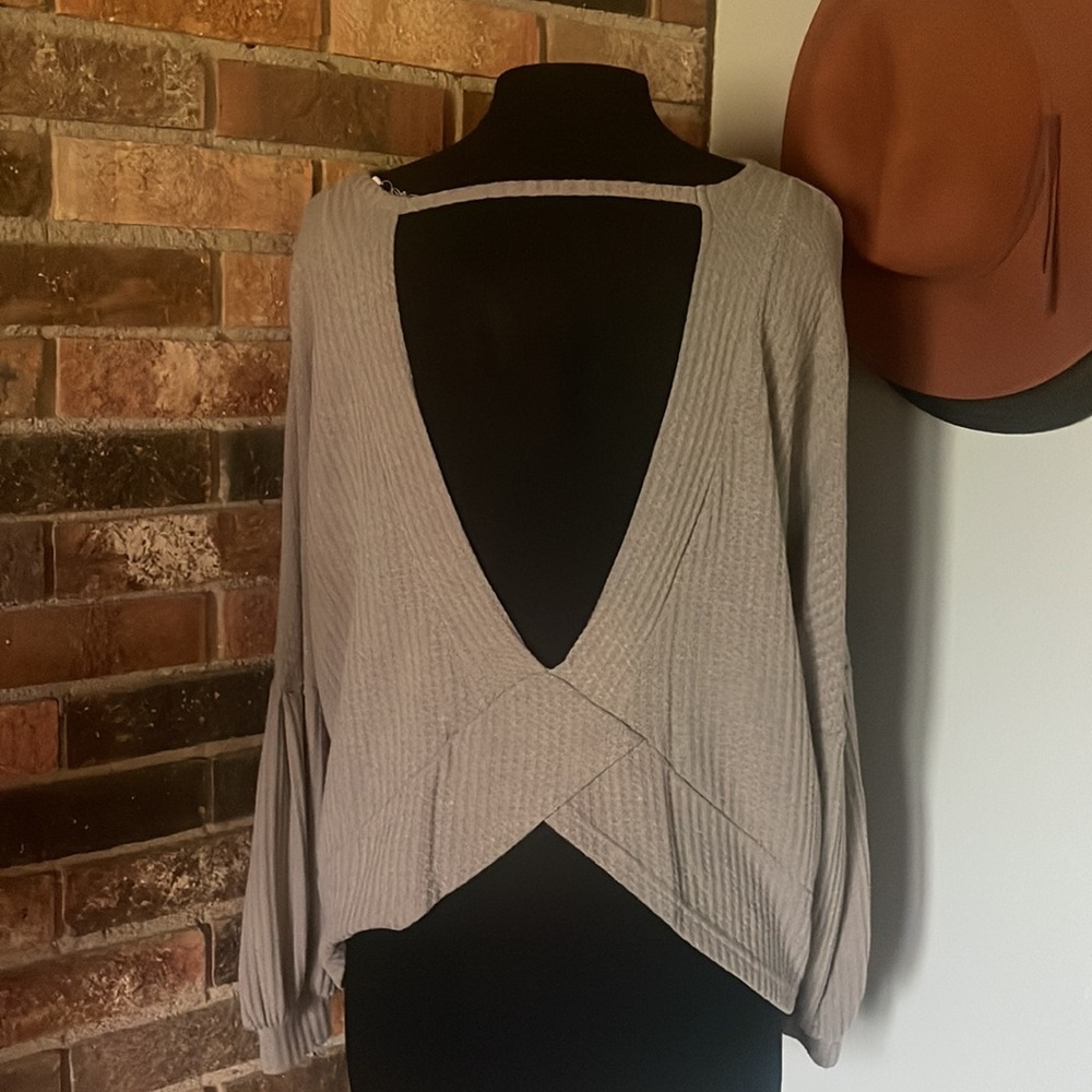In Loom‎ Gray Waffled Knit Open Back Sweater
